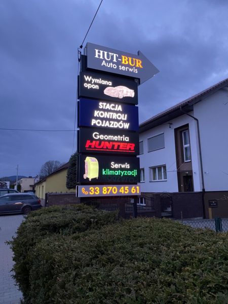 znak, znak reklamowy, reklama drogowa, reklama na drodze, baner reklamowy, baner reklamowy na słupie, baner reklamowy stojący, stojący baner, baner, reklama stojąca, reklama na słupie, reklama drogowa,