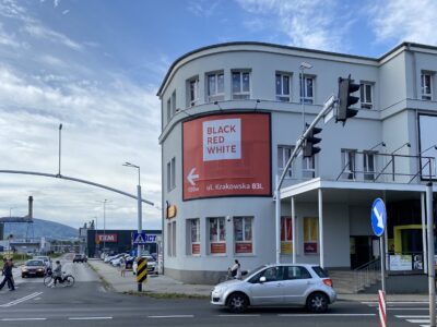 baner na budynku, andrychów, baner reklamowy, duży baner, własny baner reklamowy, wiszący baner reklamowy, ścienny banner, baner, reklama, reklama na ścianę, duża reklama na ścianę, reklama na budynku, baner reklamowy na budynku, kolorowy baner, baner z logo, baner z nazwą, baner z tekstem