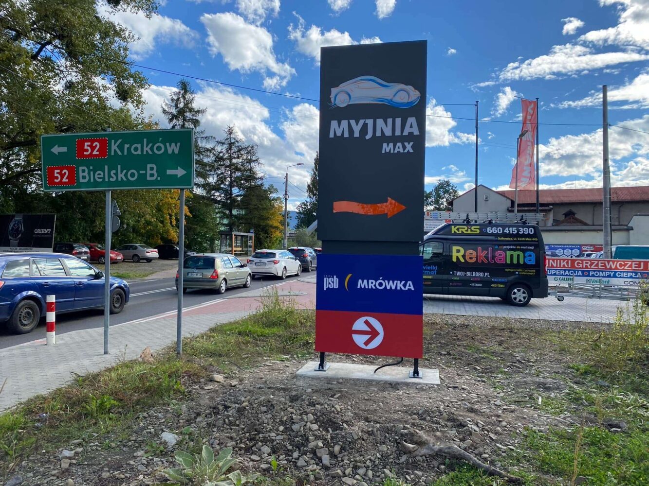 pylon reklamowy, reklama outdoor, logo podświetlane, reklama Andrychów