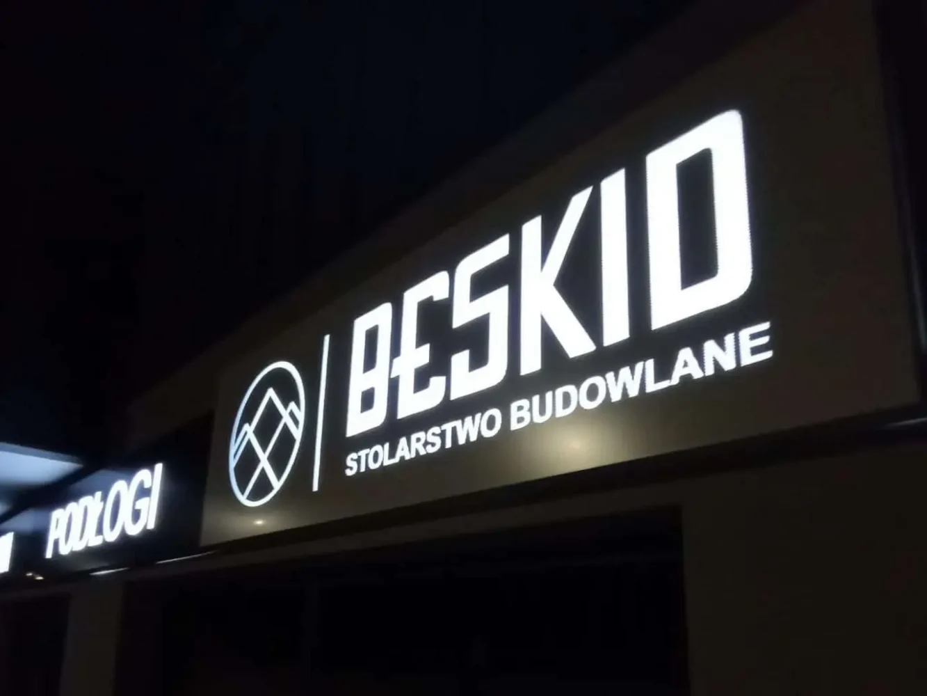 realizacja projektu szyldu Andrychów, logo przestrzenne, logo 3D, logo podświetlane Andrychów