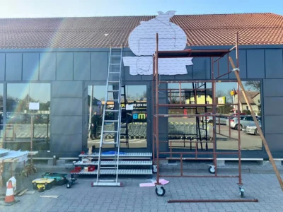 montaż reklamy, realizacja reklamy Andrychów, szyld reklamowy, szyld 3D Andrychów