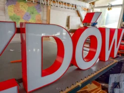 realizacja projektu szyldu Andrychów, logo przestrzenne, logo 3D, logo podświetlane Andrychów